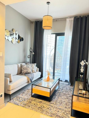 Stylish BR Apt Canal View, Walk to Burj Khalifa